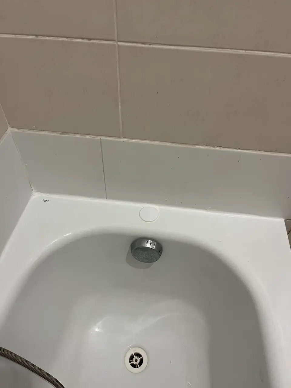 Bonde de trop-plein d'une baignoire Roca à Nice