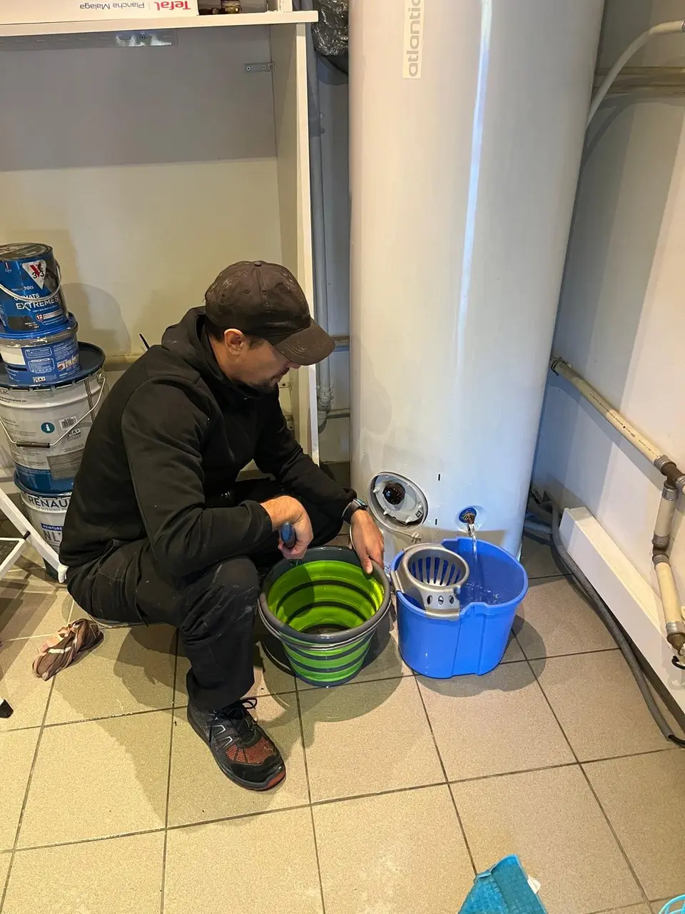 Vidange d'un chauffe-eau Atlantic par un plombier à Nice