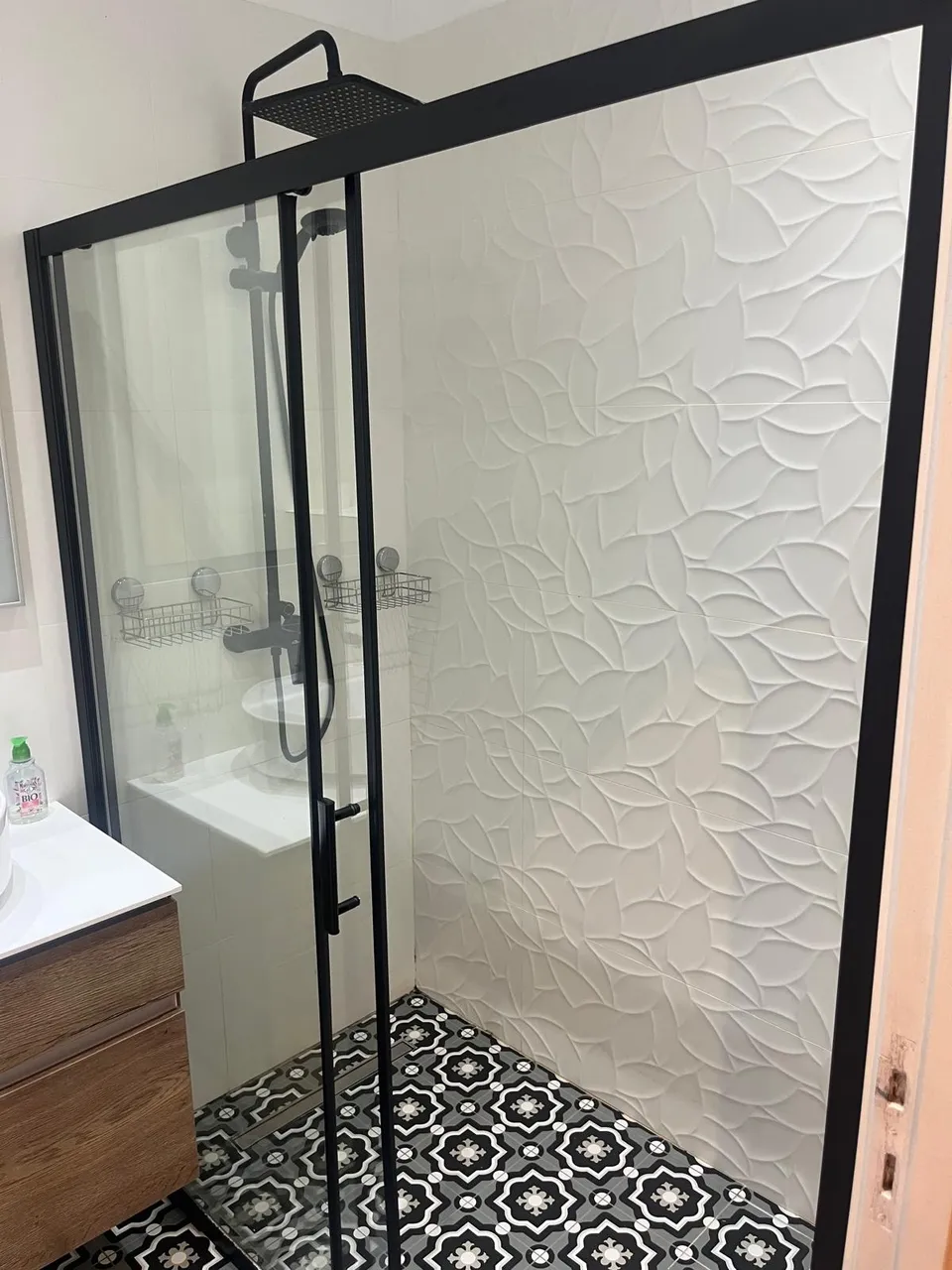 Douche à l'italienne créée par Benoît lors d'une rénovation à Nice