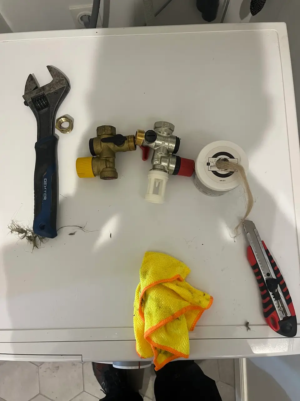 Pièces détachées de groupe de sécurité avant remontage à Nice