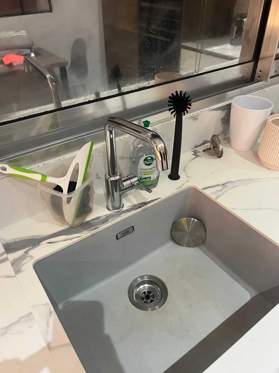 Mitigeur de cuisine installé par Benoît sur un évier à Nice